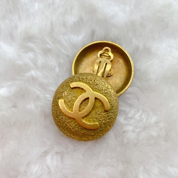Chanel Vintage Double C Gold Earrings - Picture 5 of 11